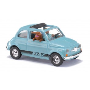 Busch 48735 - 1/87 FIAT 500 MIT FAHRER UND HUND 1965 